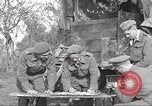 Standbild britischen Offiziere Orsogna Italien, 1943, aus Sekunde 27 historischem Filmmaterial Videoclip 65675062603