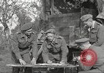 Standbild britischen Offiziere Orsogna Italien, 1943, aus Sekunde 28 historischem Filmmaterial Videoclip 65675062603