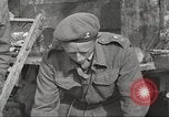 Standbild britischen Offiziere Orsogna Italien, 1943, aus Sekunde 31 historischem Filmmaterial Videoclip 65675062603