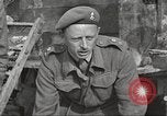 Standbild britischen Offiziere Orsogna Italien, 1943, aus Sekunde 33 historischem Filmmaterial Videoclip 65675062603