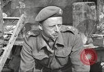 Standbild britischen Offiziere Orsogna Italien, 1943, aus Sekunde 34 historischem Filmmaterial Videoclip 65675062603