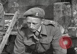 Standbild britischen Offiziere Orsogna Italien, 1943, aus Sekunde 38 historischem Filmmaterial Videoclip 65675062603