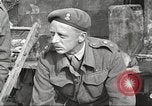 Standbild britischen Offiziere Orsogna Italien, 1943, aus Sekunde 39 historischem Filmmaterial Videoclip 65675062603