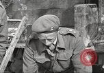 Standbild britischen Offiziere Orsogna Italien, 1943, aus Sekunde 42 historischem Filmmaterial Videoclip 65675062603