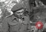 Standbild britischen Offiziere Orsogna Italien, 1943, aus Sekunde 44 historischem Filmmaterial Videoclip 65675062603