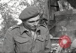 Standbild britischen Offiziere Orsogna Italien, 1943, aus Sekunde 46 historischem Filmmaterial Videoclip 65675062603