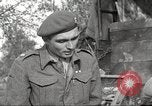 Standbild britischen Offiziere Orsogna Italien, 1943, aus Sekunde 47 historischem Filmmaterial Videoclip 65675062603