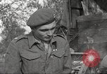 Standbild britischen Offiziere Orsogna Italien, 1943, aus Sekunde 49 historischem Filmmaterial Videoclip 65675062603