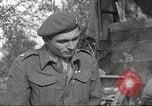 Standbild britischen Offiziere Orsogna Italien, 1943, aus Sekunde 50 historischem Filmmaterial Videoclip 65675062603