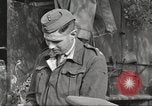 Standbild britischen Offiziere Orsogna Italien, 1943, aus Sekunde 51 historischem Filmmaterial Videoclip 65675062603