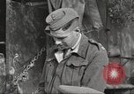 Standbild britischen Offiziere Orsogna Italien, 1943, aus Sekunde 52 historischem Filmmaterial Videoclip 65675062603