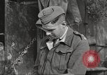 Standbild britischen Offiziere Orsogna Italien, 1943, aus Sekunde 53 historischem Filmmaterial Videoclip 65675062603