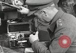 Standbild britischen Offiziere Orsogna Italien, 1943, aus Sekunde 57 historischem Filmmaterial Videoclip 65675062603