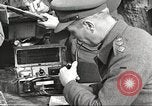 Standbild britischen Offiziere Orsogna Italien, 1943, aus Sekunde 58 historischem Filmmaterial Videoclip 65675062603