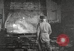 Standbild 332 Fighter Group Piloten wird informiert vor Mission Termoli Italien, 1944, aus Sekunde 1 historischem Filmmaterial Videoclip 65675062608