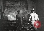 Standbild 332 Fighter Group Piloten wird informiert vor Mission Termoli Italien, 1944, aus Sekunde 3 historischem Filmmaterial Videoclip 65675062608