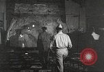 Standbild 332 Fighter Group Piloten wird informiert vor Mission Termoli Italien, 1944, aus Sekunde 4 historischem Filmmaterial Videoclip 65675062608