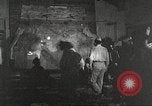 Standbild 332 Fighter Group Piloten wird informiert vor Mission Termoli Italien, 1944, aus Sekunde 9 historischem Filmmaterial Videoclip 65675062608