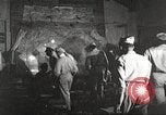 Standbild 332 Fighter Group Piloten wird informiert vor Mission Termoli Italien, 1944, aus Sekunde 10 historischem Filmmaterial Videoclip 65675062608