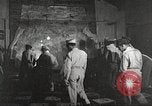 Standbild 332 Fighter Group Piloten wird informiert vor Mission Termoli Italien, 1944, aus Sekunde 12 historischem Filmmaterial Videoclip 65675062608