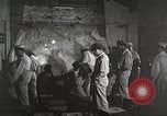 Standbild 332 Fighter Group Piloten wird informiert vor Mission Termoli Italien, 1944, aus Sekunde 14 historischem Filmmaterial Videoclip 65675062608