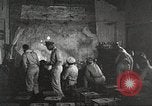 Standbild 332 Fighter Group Piloten wird informiert vor Mission Termoli Italien, 1944, aus Sekunde 18 historischem Filmmaterial Videoclip 65675062608