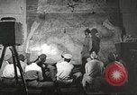 Standbild 332 Fighter Group Piloten wird informiert vor Mission Termoli Italien, 1944, aus Sekunde 29 historischem Filmmaterial Videoclip 65675062608