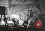 Standbild 332 Fighter Group Piloten wird informiert vor Mission Termoli Italien, 1944, aus Sekunde 33 historischem Filmmaterial Videoclip 65675062608