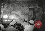Standbild 332 Fighter Group Piloten wird informiert vor Mission Termoli Italien, 1944, aus Sekunde 52 historischem Filmmaterial Videoclip 65675062608