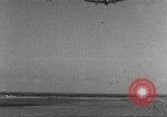 Immagine di Squadrone di P-51s da 32th Fighter Group volare in formazioni Termoli Italia, 1944, secondo 7 filmato di repertorio 65675062613