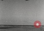 Immagine di Squadrone di P-51s da 32th Fighter Group volare in formazioni Termoli Italia, 1944, secondo 14 filmato di repertorio 65675062613