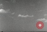 Immagine di Squadrone di P-51s da 32th Fighter Group volare in formazioni Termoli Italia, 1944, secondo 19 filmato di repertorio 65675062613