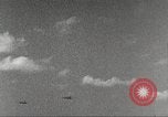 Immagine di Squadrone di P-51s da 32th Fighter Group volare in formazioni Termoli Italia, 1944, secondo 22 filmato di repertorio 65675062613