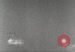 Immagine di Squadrone di P-51s da 32th Fighter Group volare in formazioni Termoli Italia, 1944, secondo 39 filmato di repertorio 65675062613