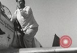 Immagine di Equipaggio di terra di 332Fighter Group mantenere P-51s Termoli Italia, 1944, secondo 34 filmato di repertorio 65675062615