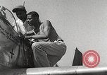 Immagine di Equipaggio di terra di 332Fighter Group mantenere P-51s Termoli Italia, 1944, secondo 47 filmato di repertorio 65675062615