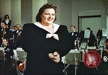 Immagine di Kate Smith cantano a Dio benedica l America United States USA, 1943, secondo 46 filmato di repertorio 65675062626