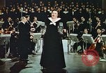 Immagine di Kate Smith cantano a Dio benedica l America United States USA, 1943, secondo 59 filmato di repertorio 65675062626