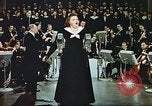 Immagine di Kate Smith cantano a Dio benedica l America United States USA, 1943, secondo 61 filmato di repertorio 65675062626