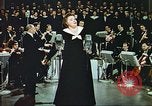 Immagine di Kate Smith cantano a Dio benedica l America United States USA, 1943, secondo 62 filmato di repertorio 65675062626