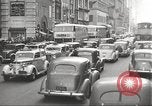 Standbild Kriegszeit-zuständen auf American Home vorne New York City USA, 1943, aus Sekunde 9 historischem Filmmaterial Videoclip 65675062685