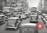 Standbild Kriegszeit-zuständen auf American Home vorne New York City USA, 1943, aus Sekunde 11 historischem Filmmaterial Videoclip 65675062685