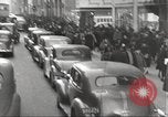 Standbild Kriegszeit-zuständen auf American Home vorne New York City USA, 1943, aus Sekunde 12 historischem Filmmaterial Videoclip 65675062685