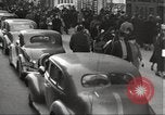 Standbild Kriegszeit-zuständen auf American Home vorne New York City USA, 1943, aus Sekunde 13 historischem Filmmaterial Videoclip 65675062685