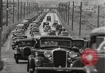 Standbild Kriegszeit-zuständen auf American Home vorne New York City USA, 1943, aus Sekunde 20 historischem Filmmaterial Videoclip 65675062685