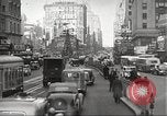 Standbild Kriegszeit-zuständen auf American Home vorne New York City USA, 1943, aus Sekunde 25 historischem Filmmaterial Videoclip 65675062685