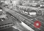 Standbild Kriegszeit-zuständen auf American Home vorne New York City USA, 1943, aus Sekunde 29 historischem Filmmaterial Videoclip 65675062685
