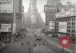 Standbild Kriegszeit-zuständen auf American Home vorne New York City USA, 1943, aus Sekunde 36 historischem Filmmaterial Videoclip 65675062685