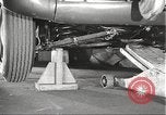 Standbild Kriegszeit-zuständen auf American Home vorne New York City USA, 1943, aus Sekunde 39 historischem Filmmaterial Videoclip 65675062685