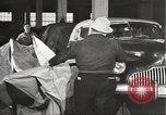 Standbild Kriegszeit-zuständen auf American Home vorne New York City USA, 1943, aus Sekunde 40 historischem Filmmaterial Videoclip 65675062685